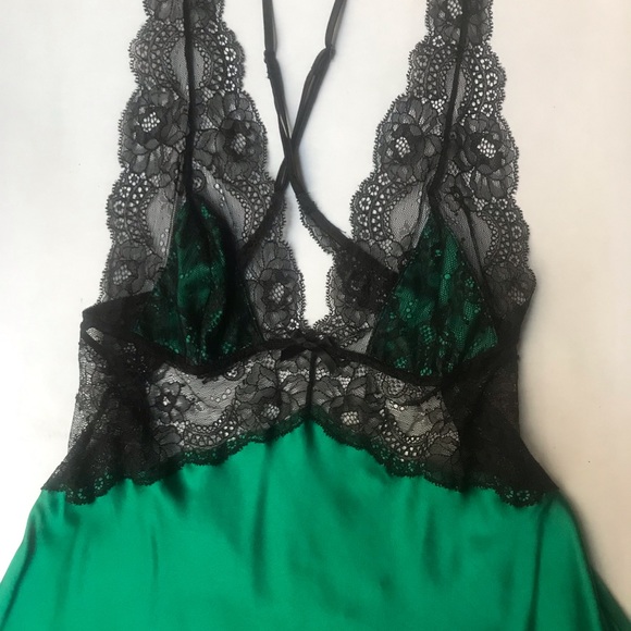 Victorias Secret Holiday Emerald Green Silk Robe and Satin & Lace Slip - S - NWT - Picture 5 of 12